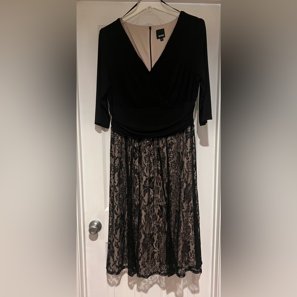⚪️Chic Black and Tan Lace Long Sleeve Dress